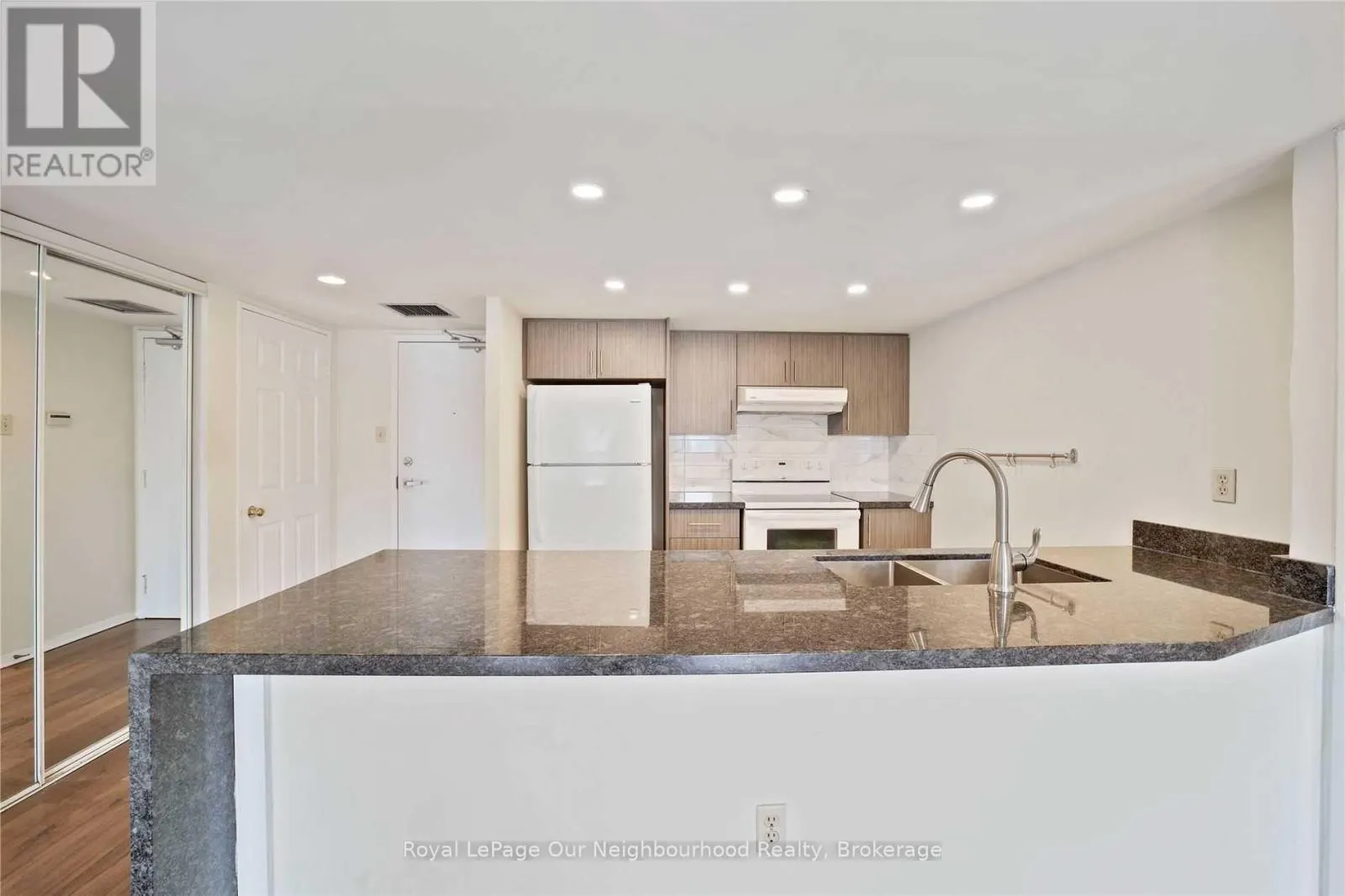 809 - 701 KING STREET W, #809