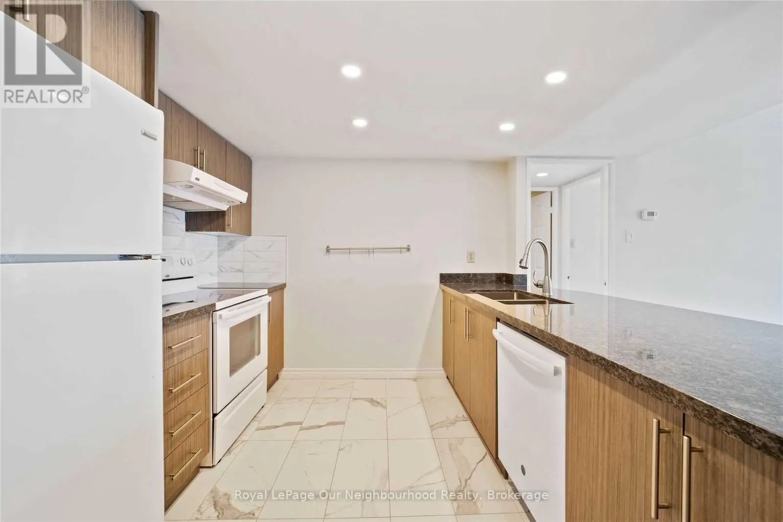 809 - 701 KING STREET W, #809