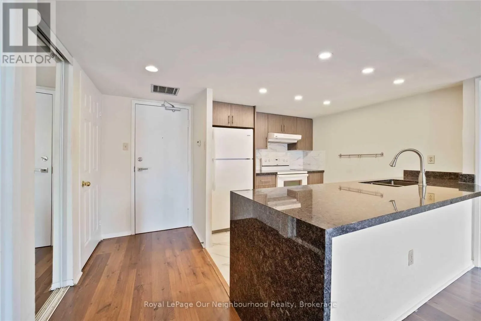 809 - 701 KING STREET W, #809