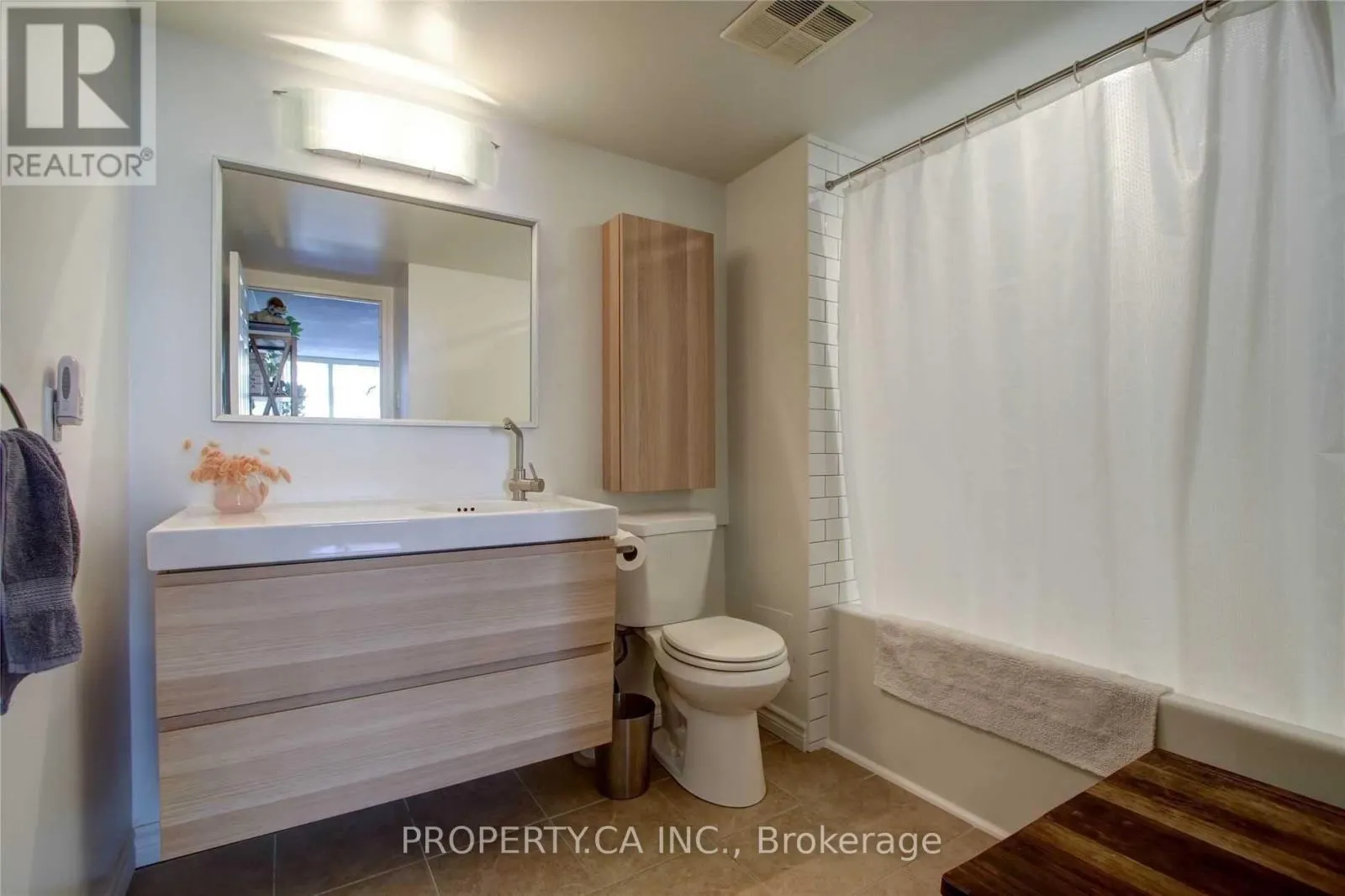 606 - 92 KING STREET E
