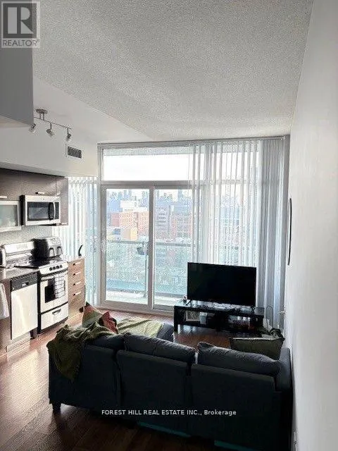 1510E - 36 LISGAR STREET