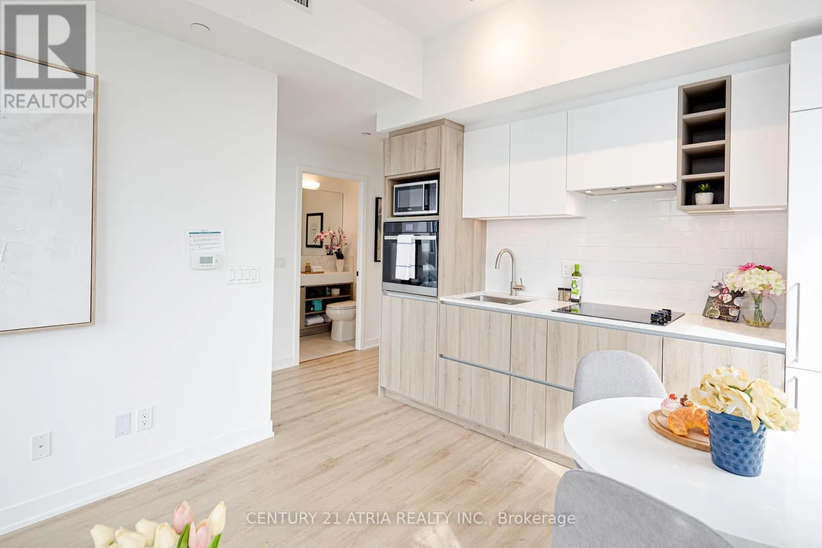 2515 - 319 JARVIS STREET