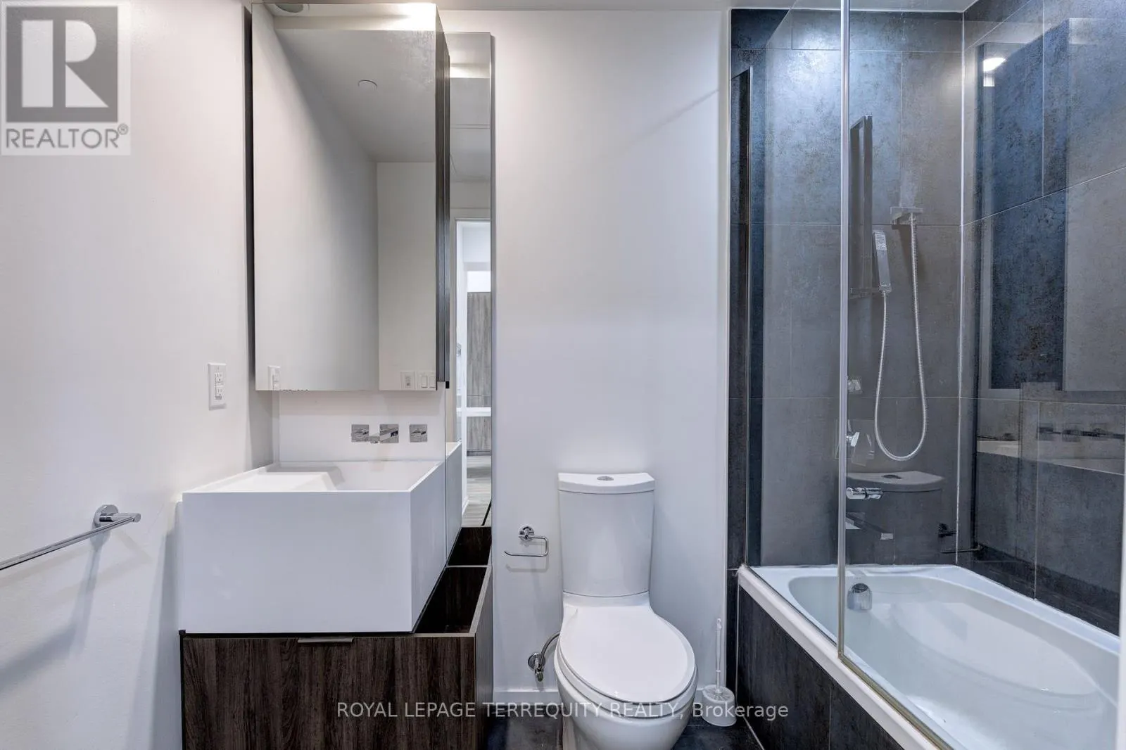 2712 - 1 BLOOR STREET E