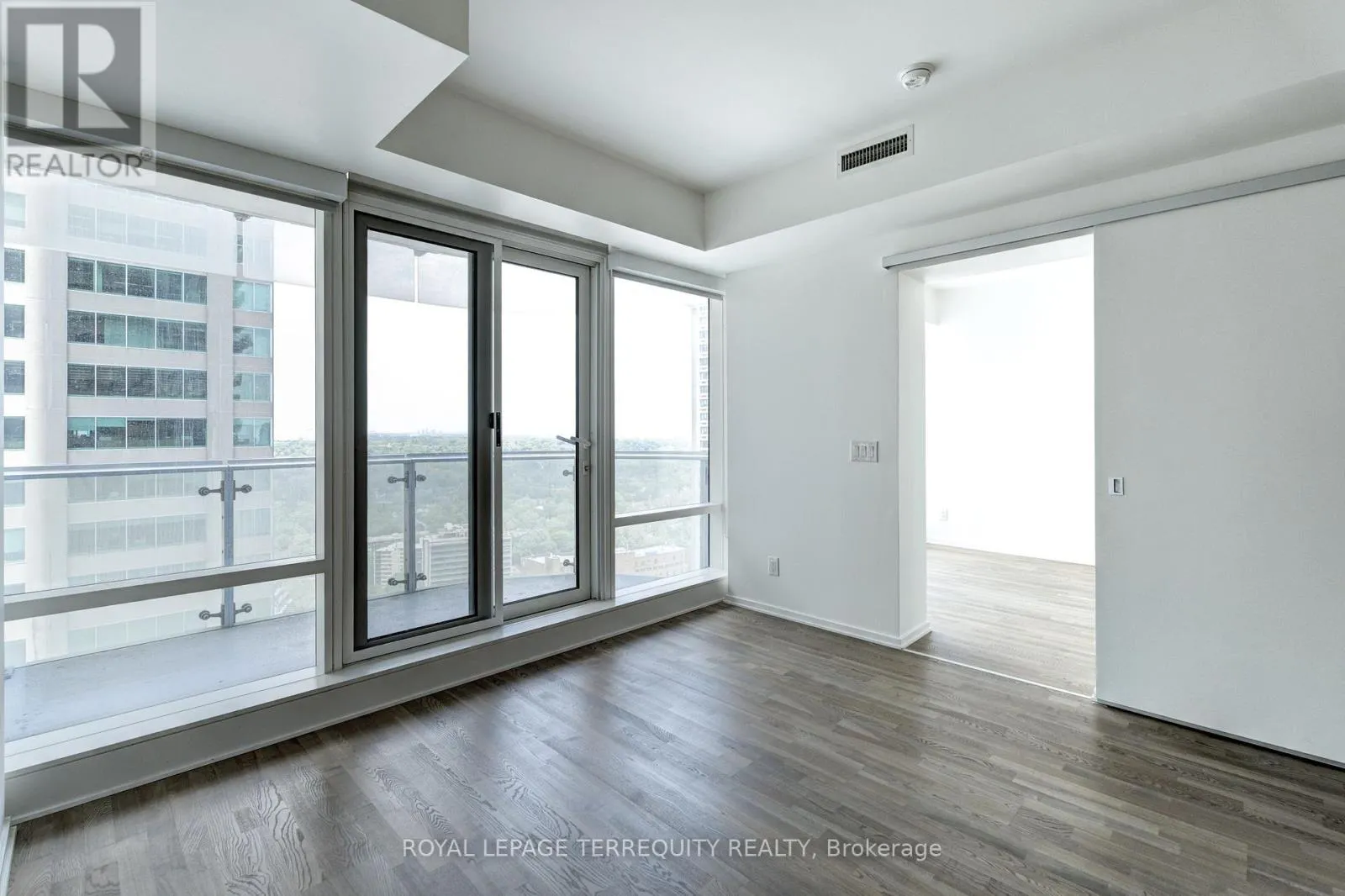 2712 - 1 BLOOR STREET E