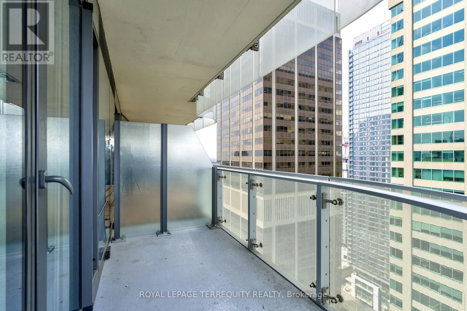 2712 - 1 BLOOR STREET E