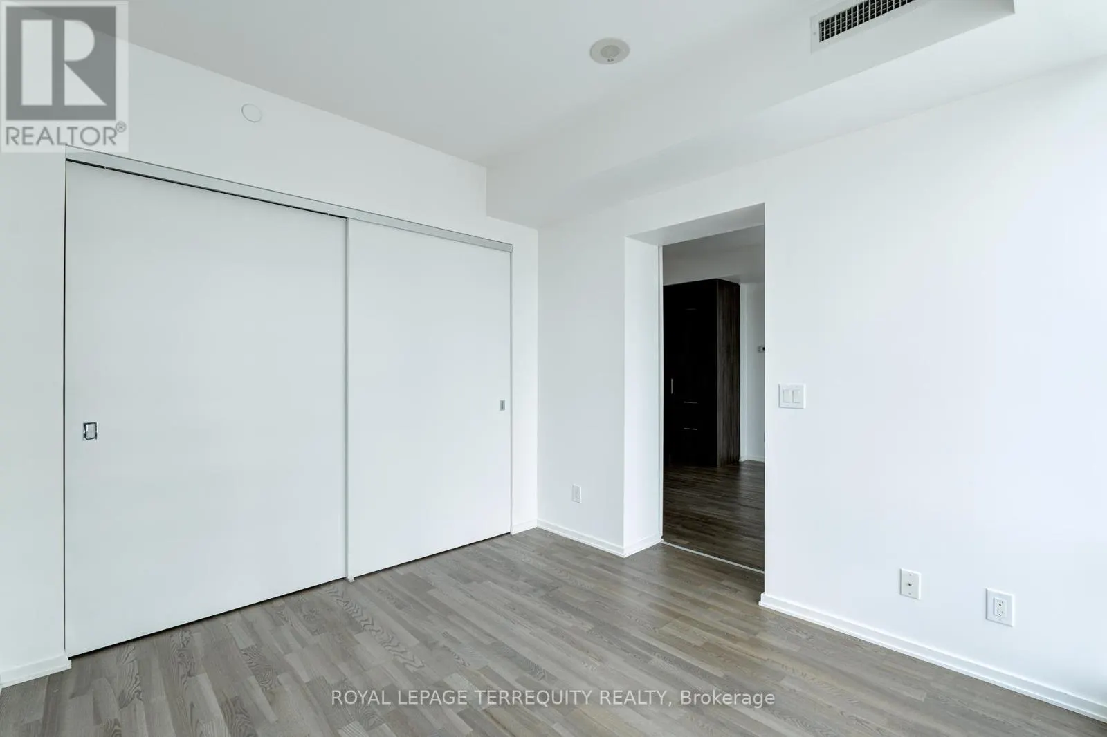 2712 - 1 BLOOR STREET E