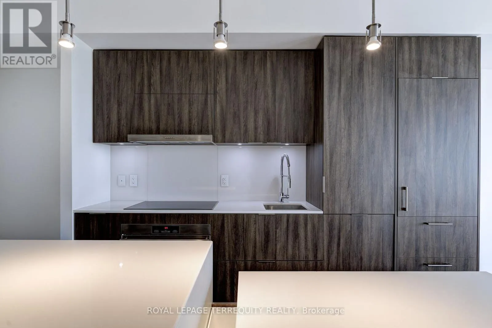 2712 - 1 BLOOR STREET E