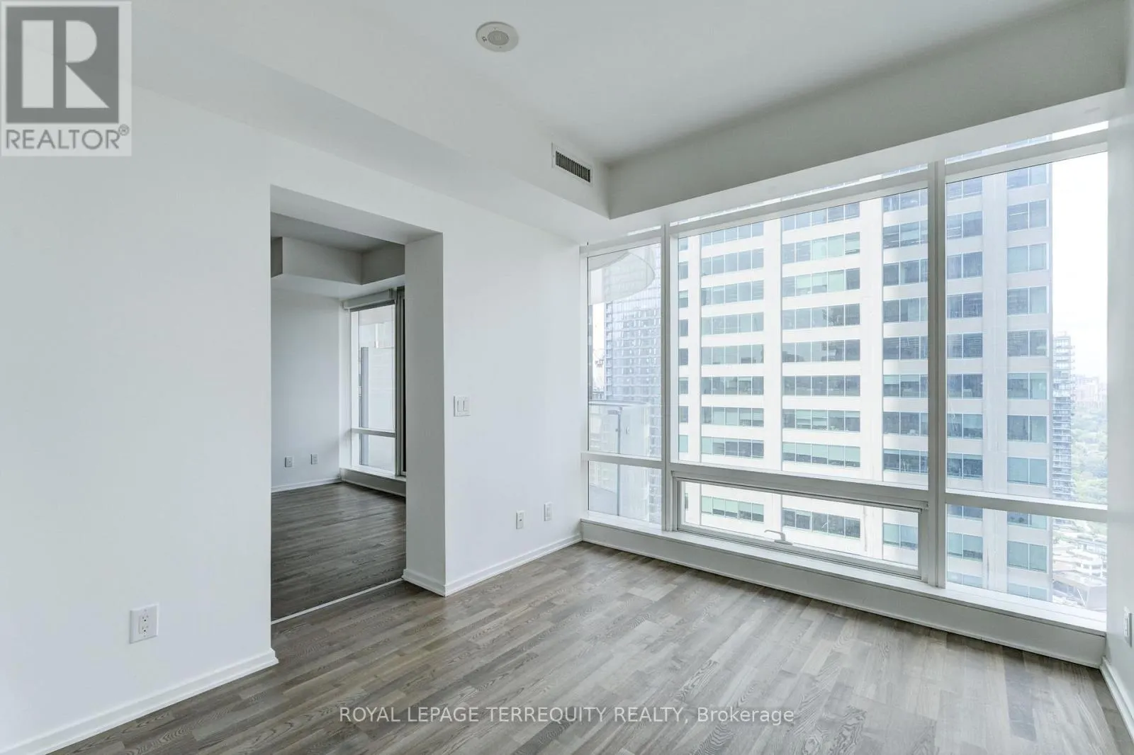 2712 - 1 BLOOR STREET E