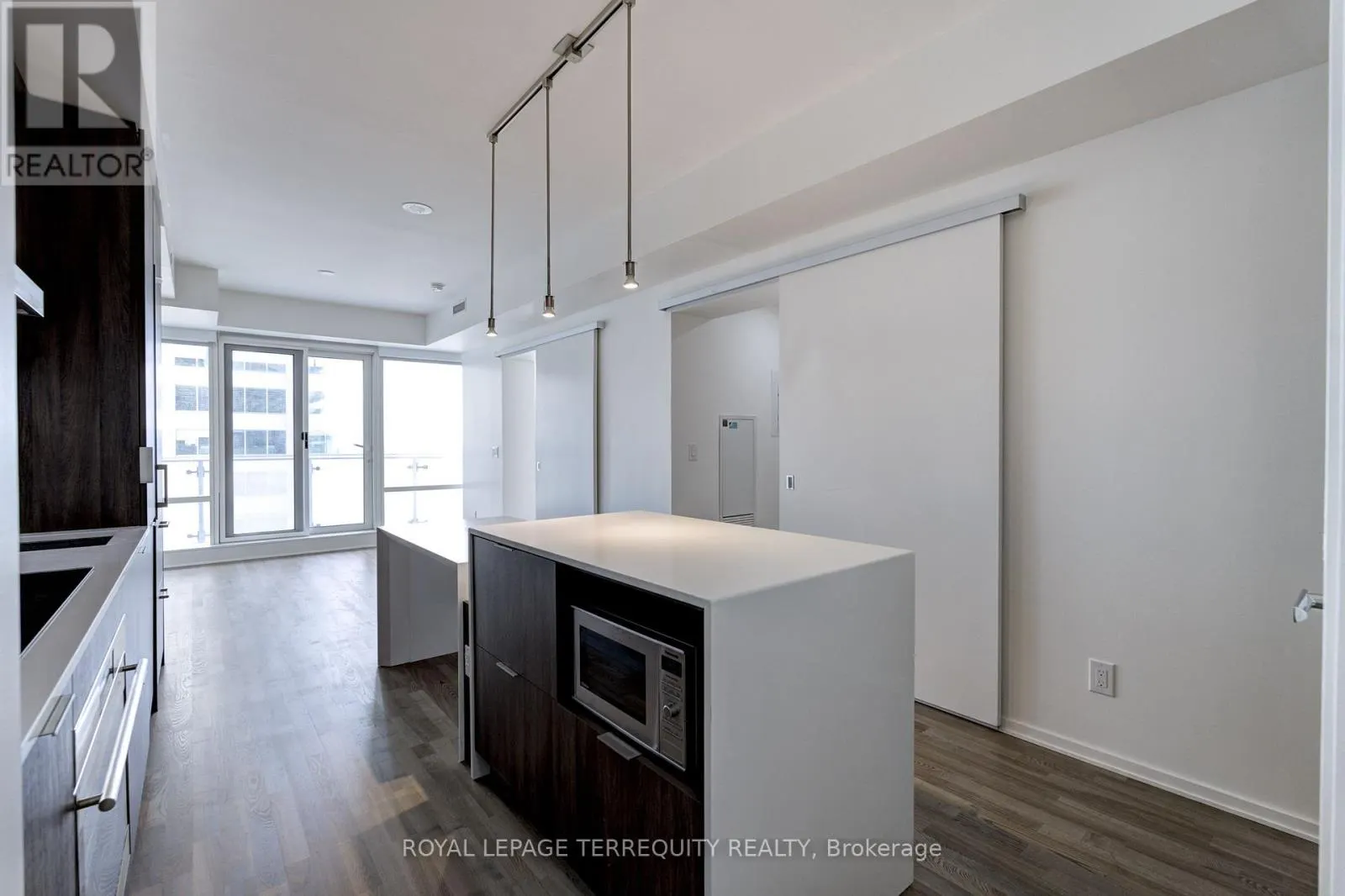 2712 - 1 BLOOR STREET E