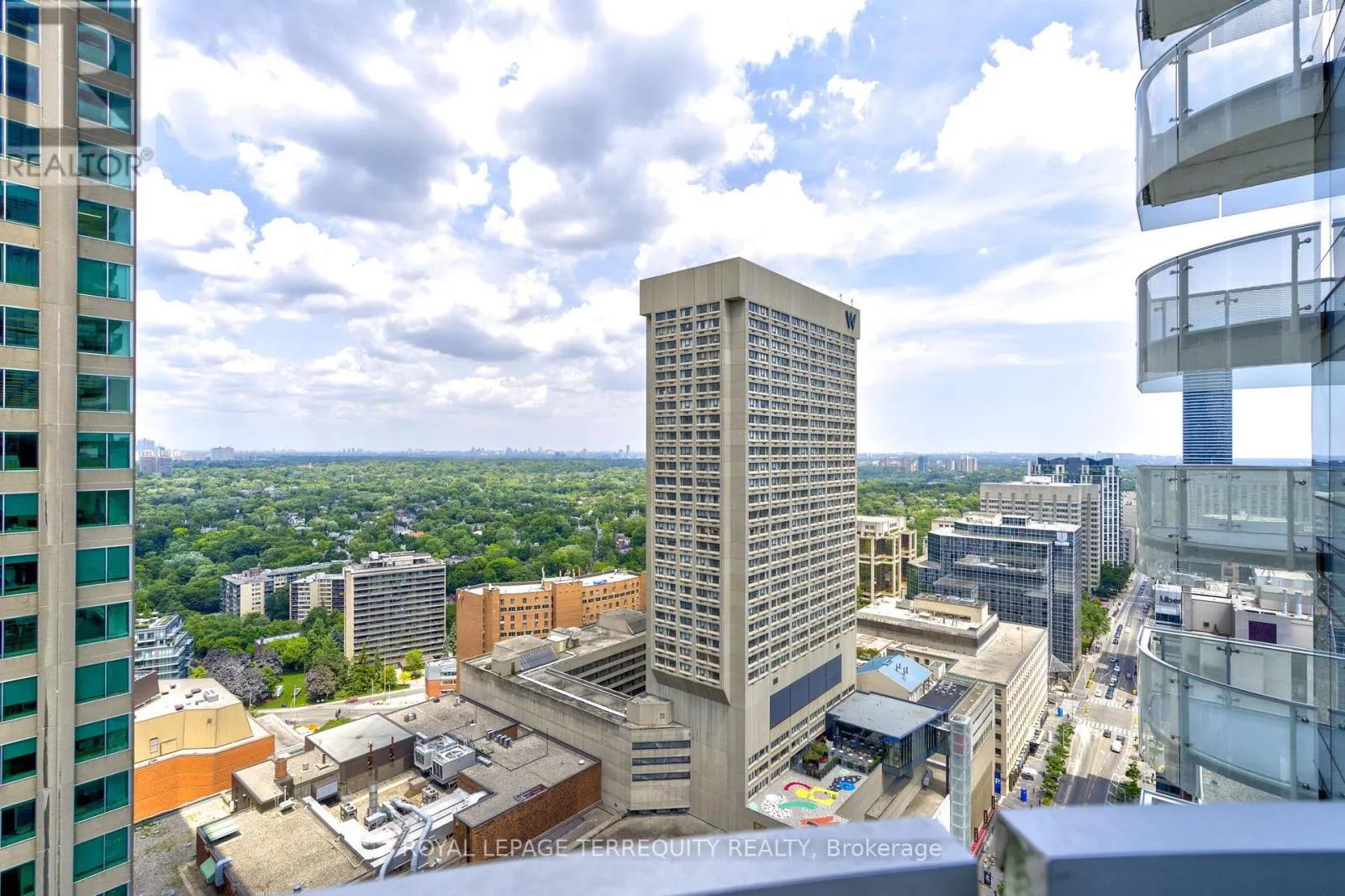 2712 - 1 BLOOR STREET E