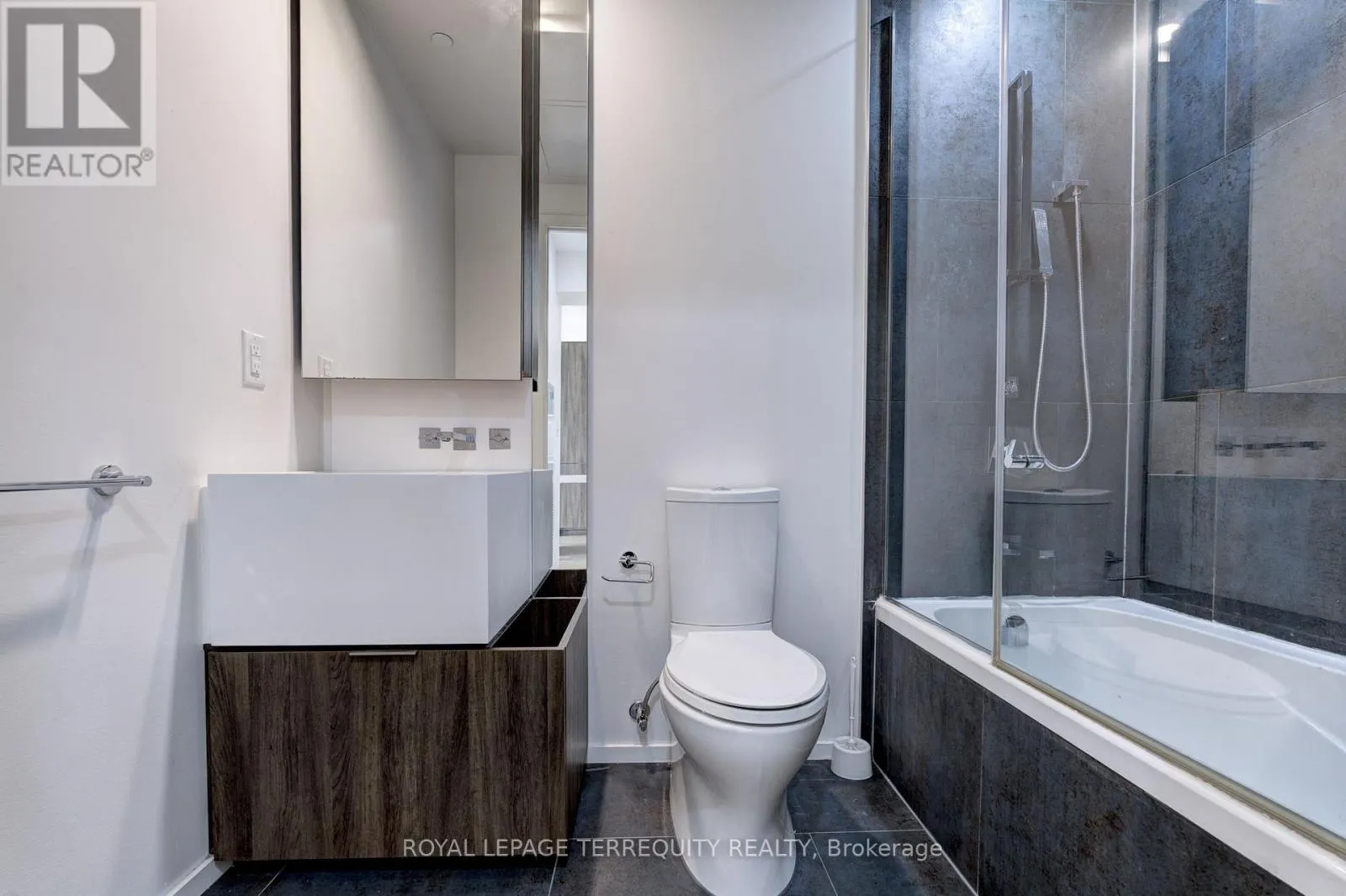 2712 - 1 BLOOR STREET E