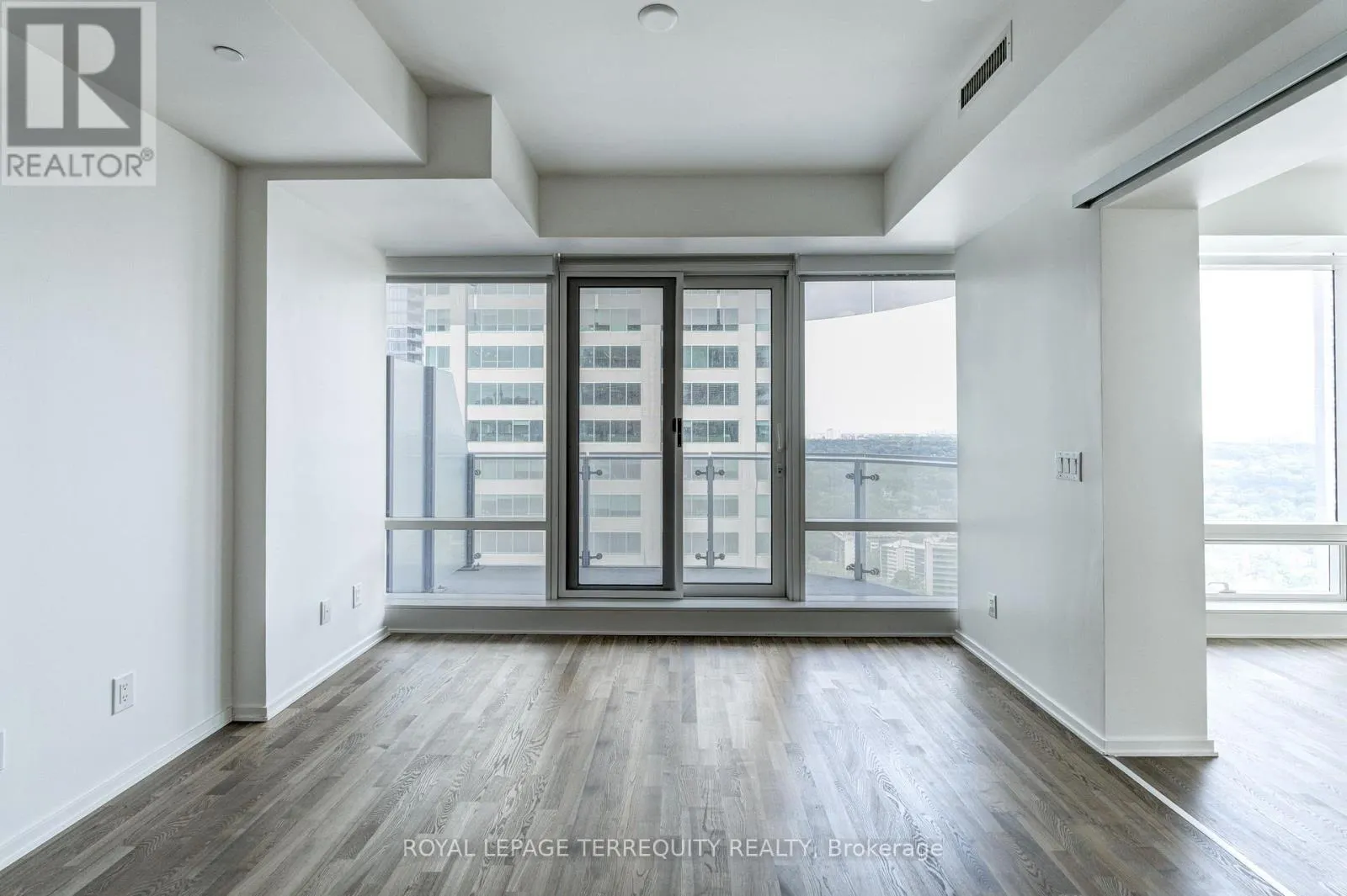 2712 - 1 BLOOR STREET E