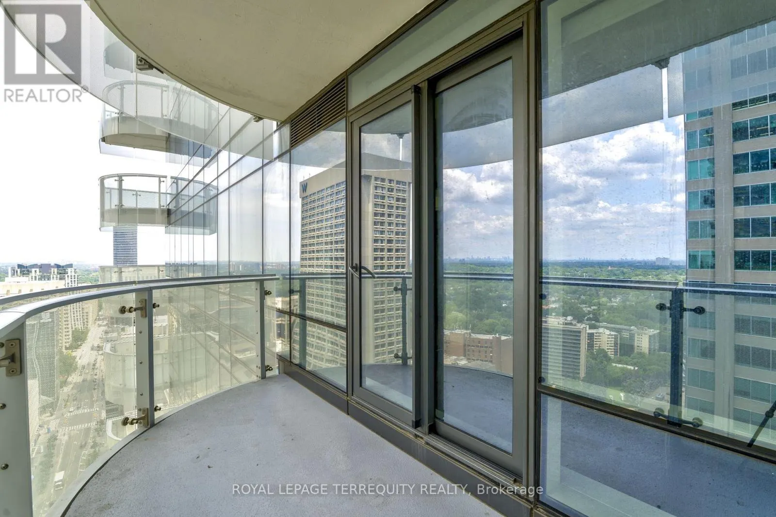 2712 - 1 BLOOR STREET E