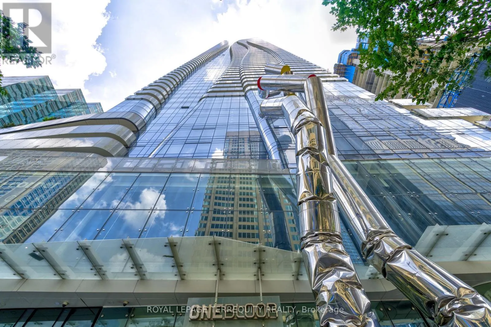 2712 - 1 BLOOR STREET E