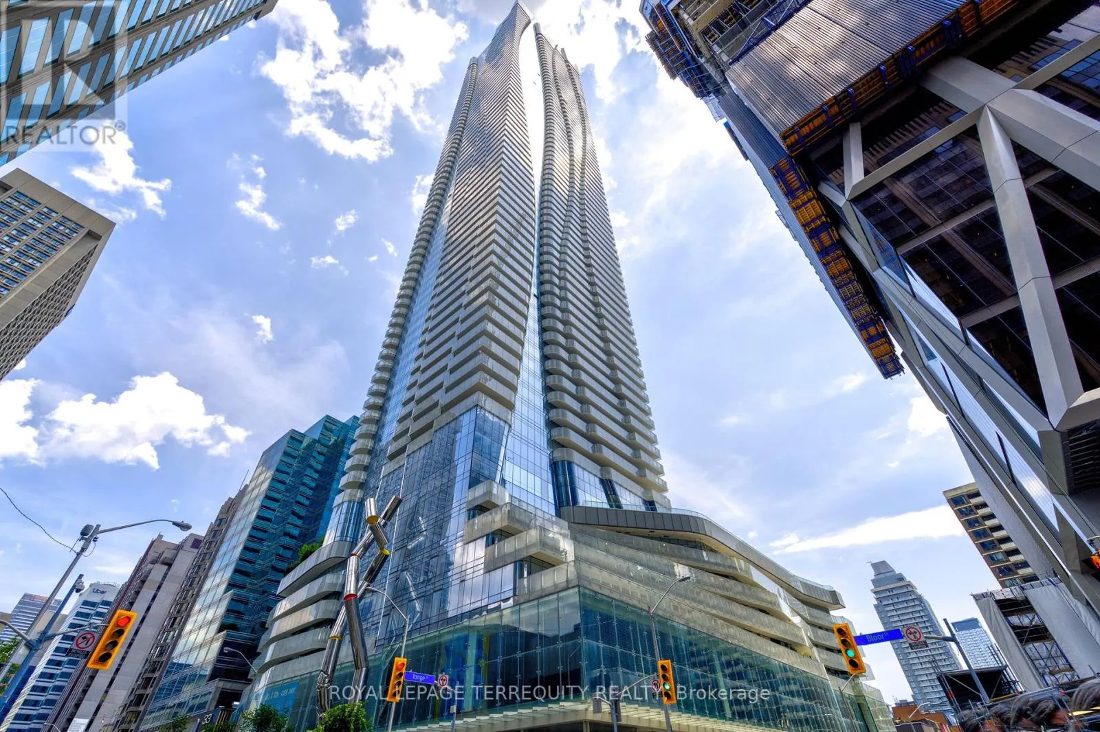 2712 - 1 BLOOR STREET E