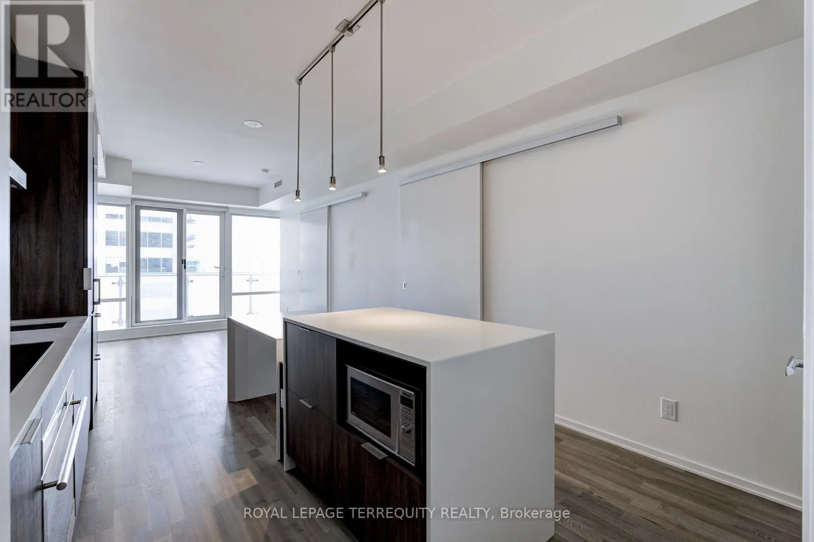 2712 - 1 BLOOR STREET E