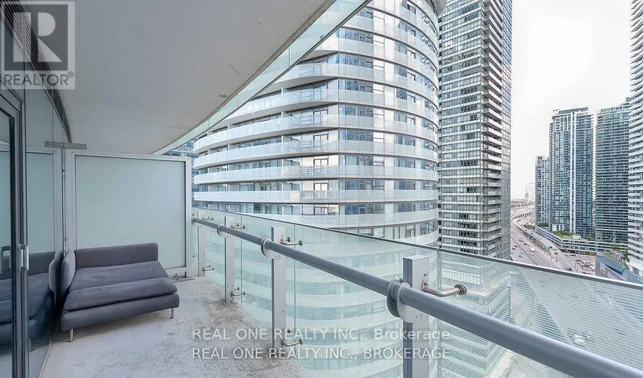 2001 - 12 YORK STREET