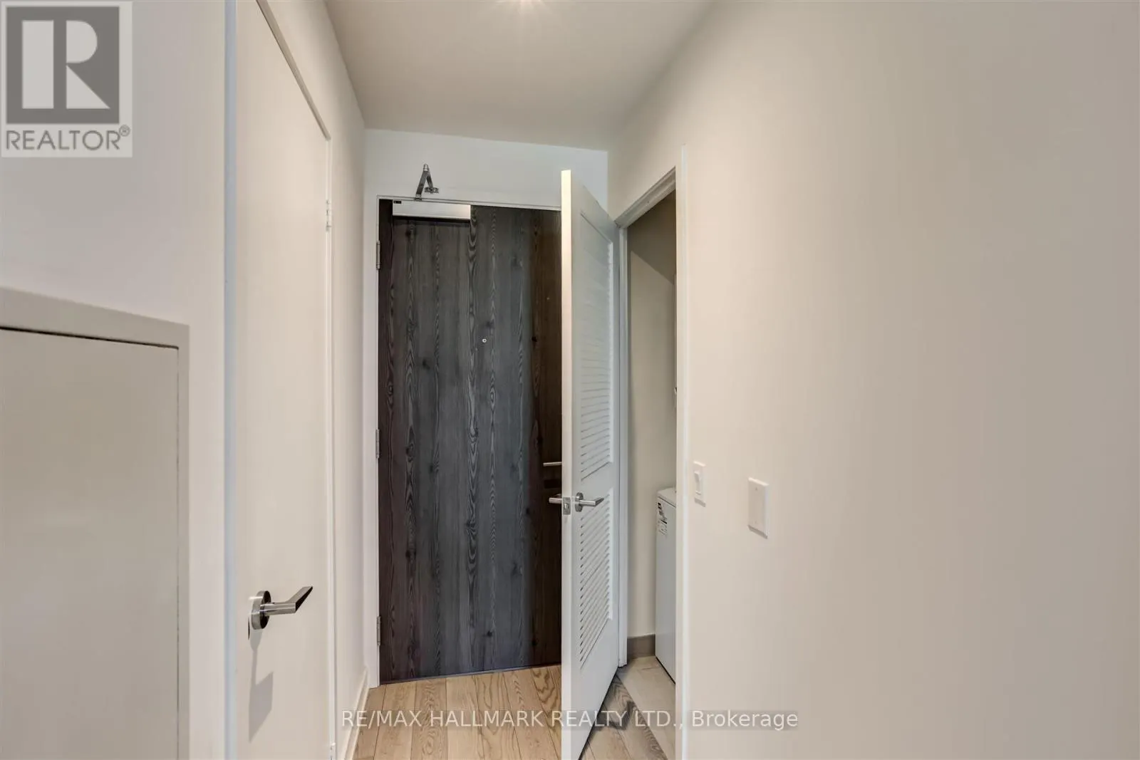 2406 - 25 RICHMOND STREET E