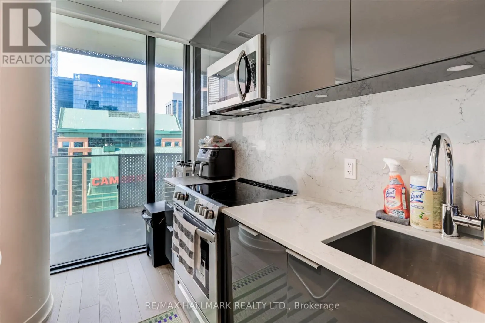 2406 - 25 RICHMOND STREET E