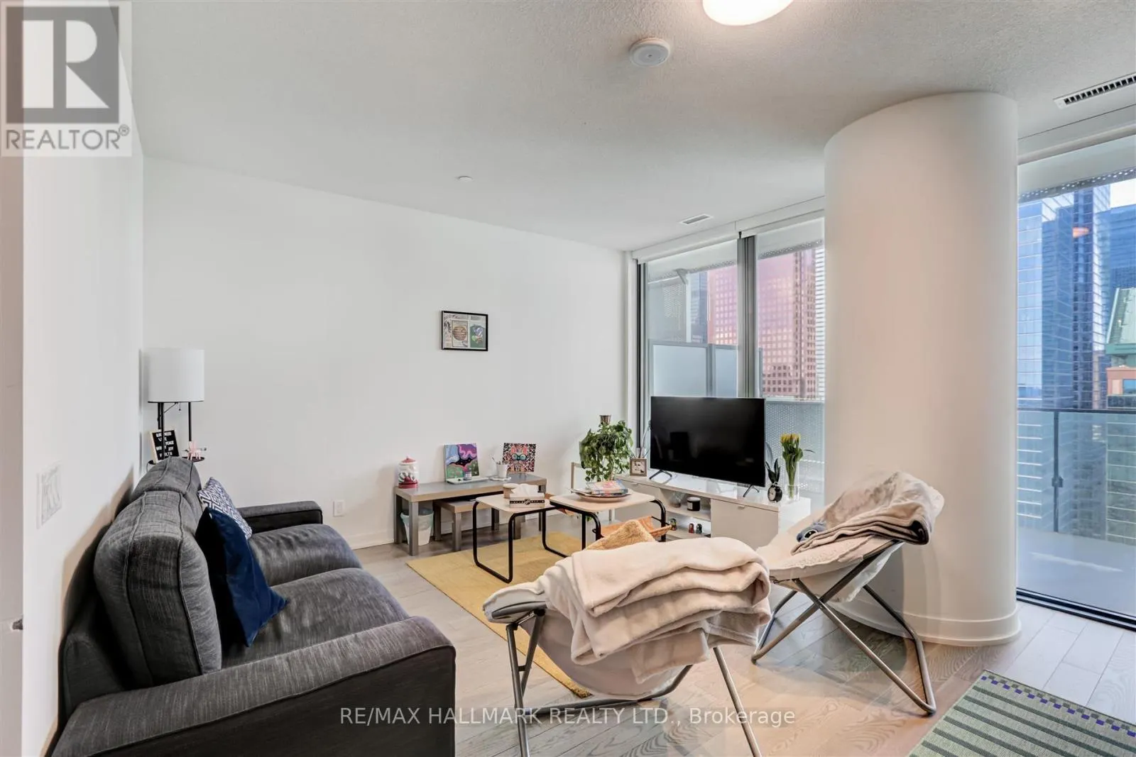 2406 - 25 RICHMOND STREET E