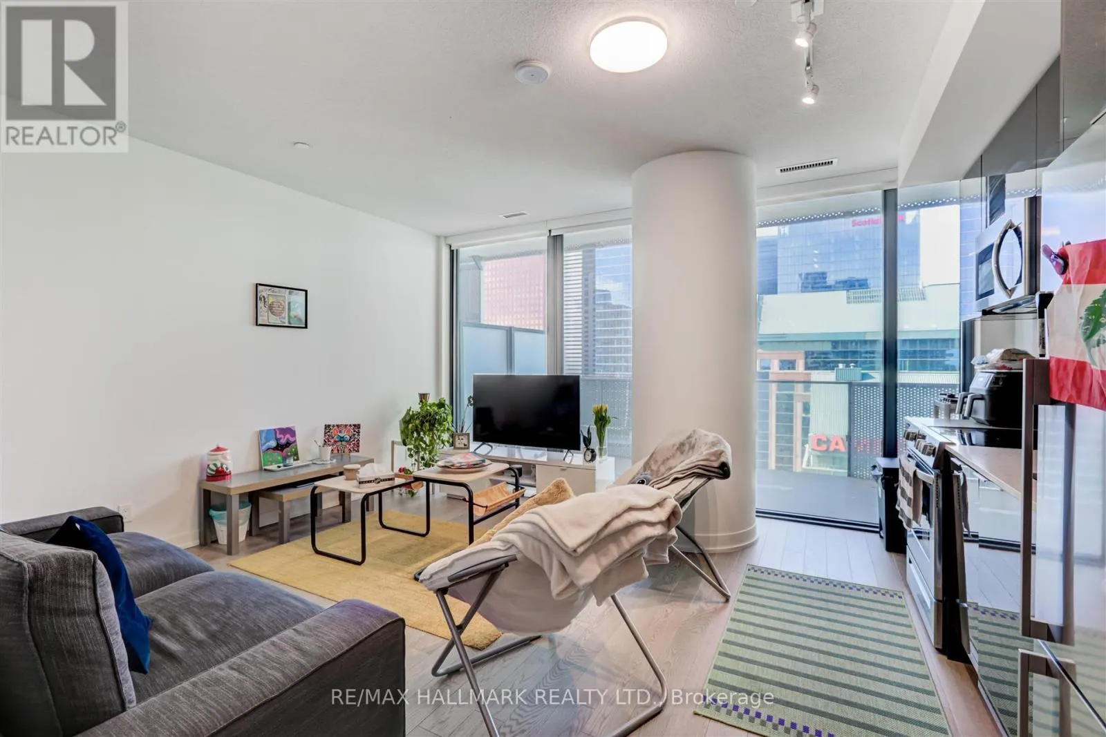 2406 - 25 RICHMOND STREET E