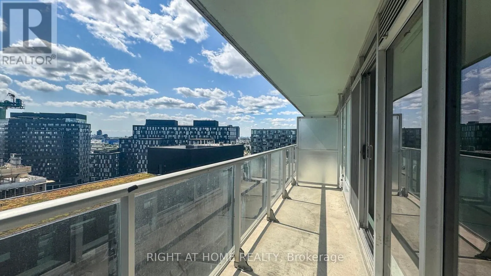 E1208 - 555 WILSON AVENUE