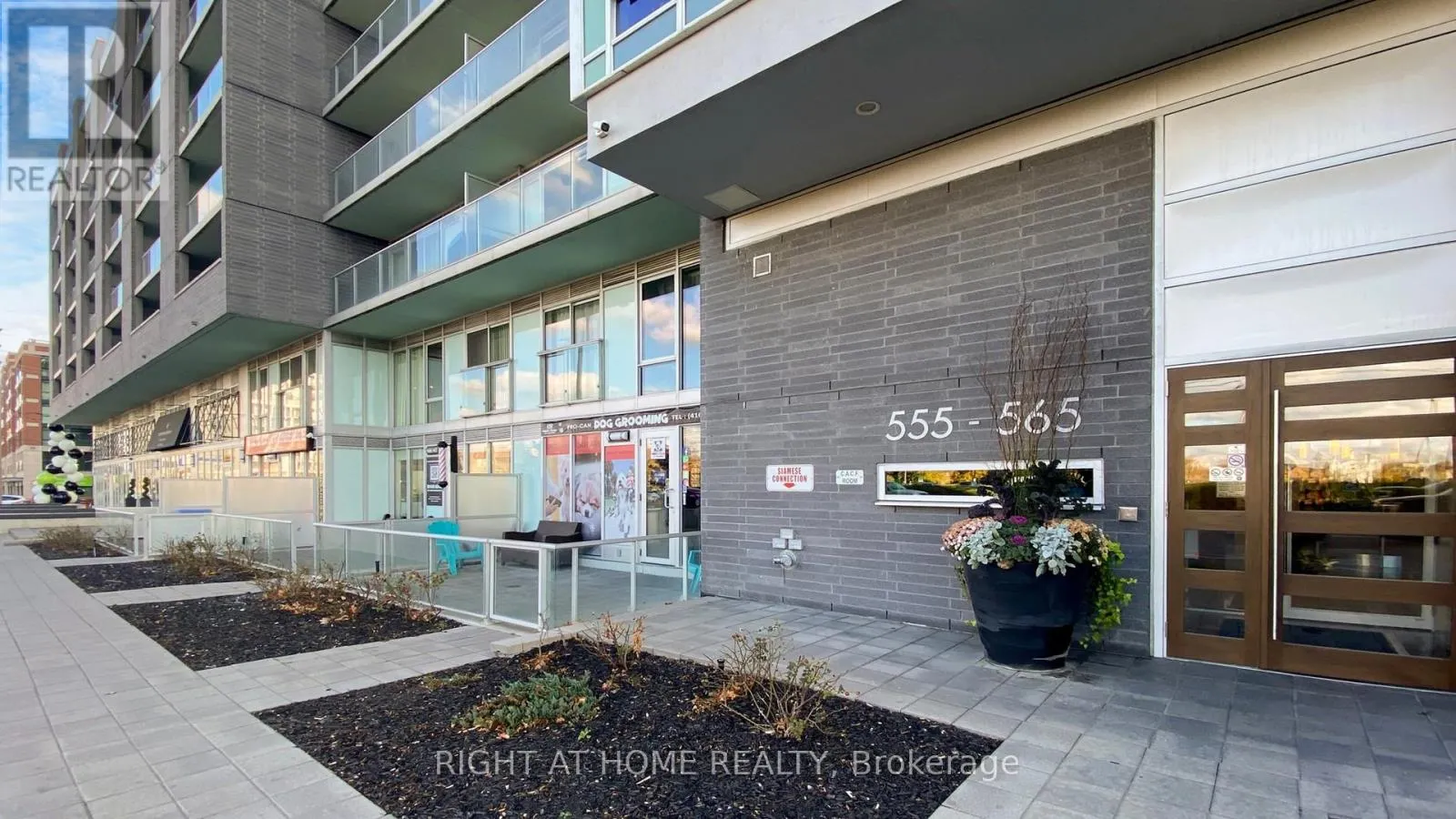 E1208 - 555 WILSON AVENUE