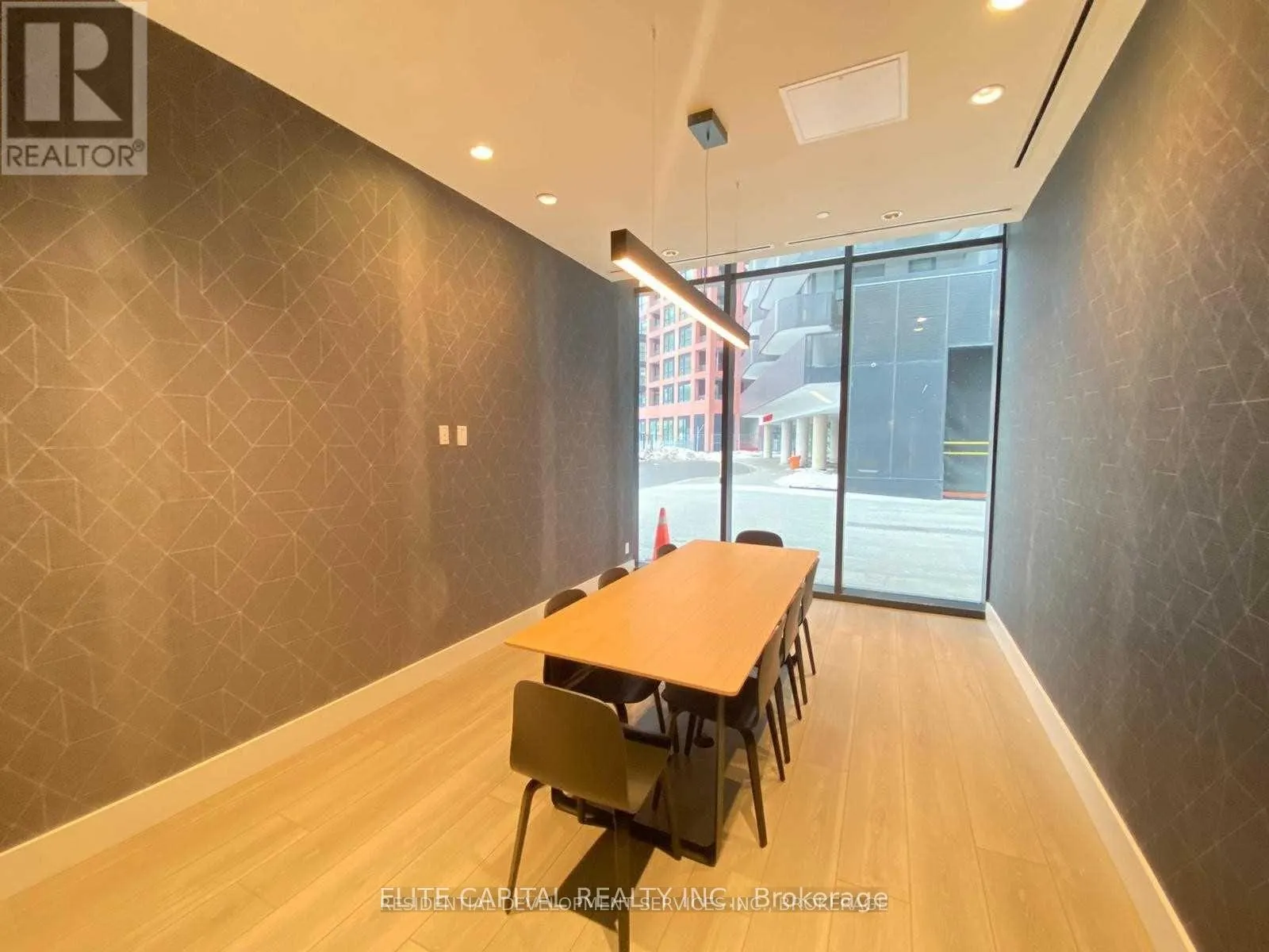 723 - 30 TRETTI WAY