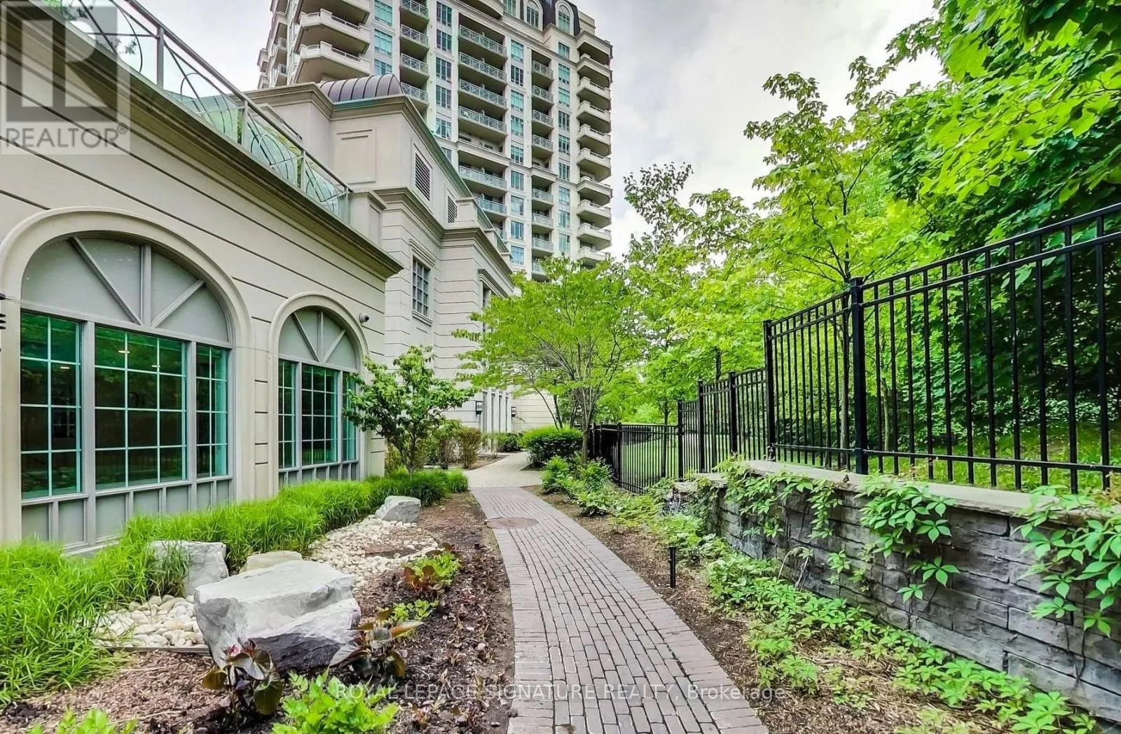 509 - 10 BLOORVIEW PLACE
