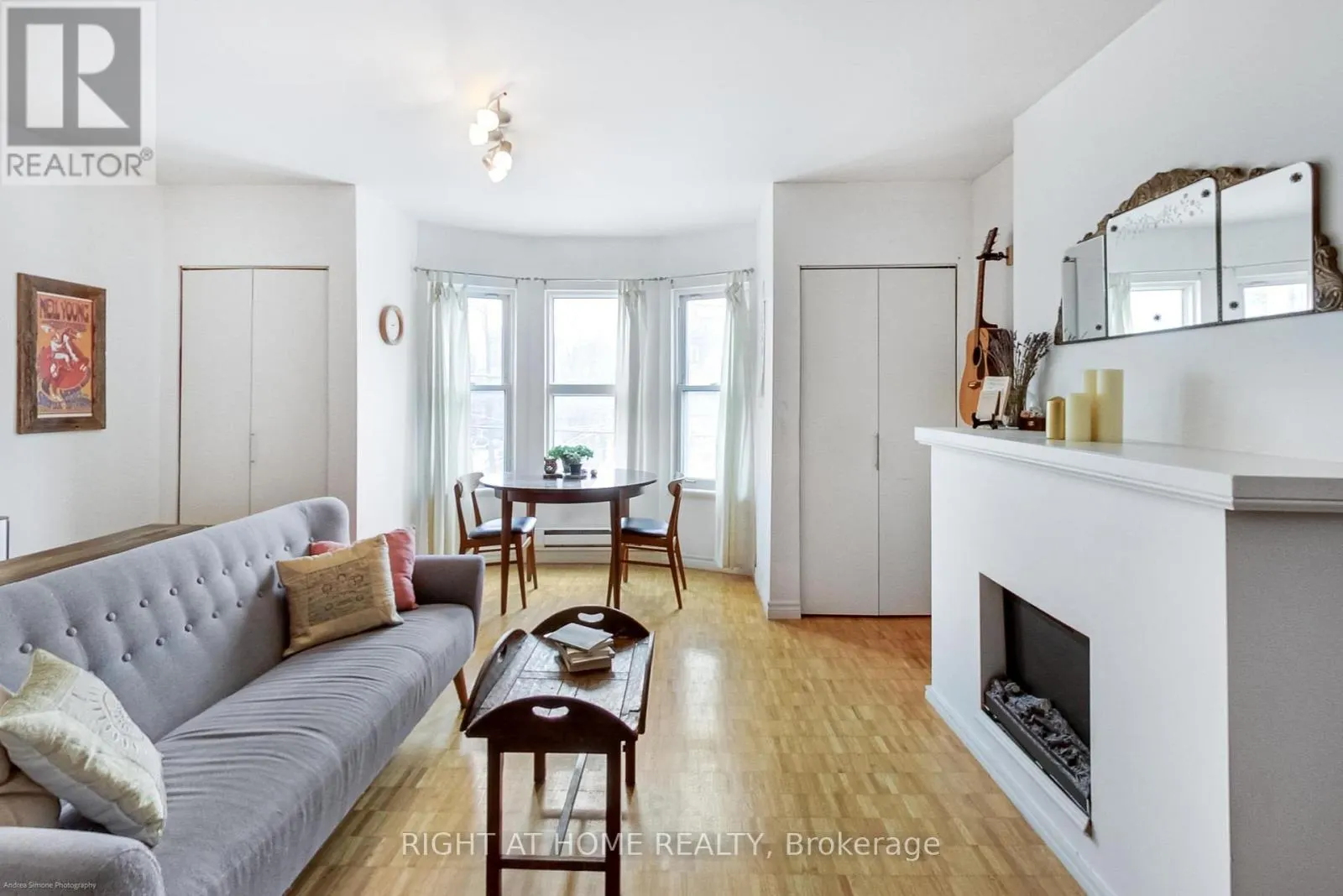 942 QUEEN STREET W