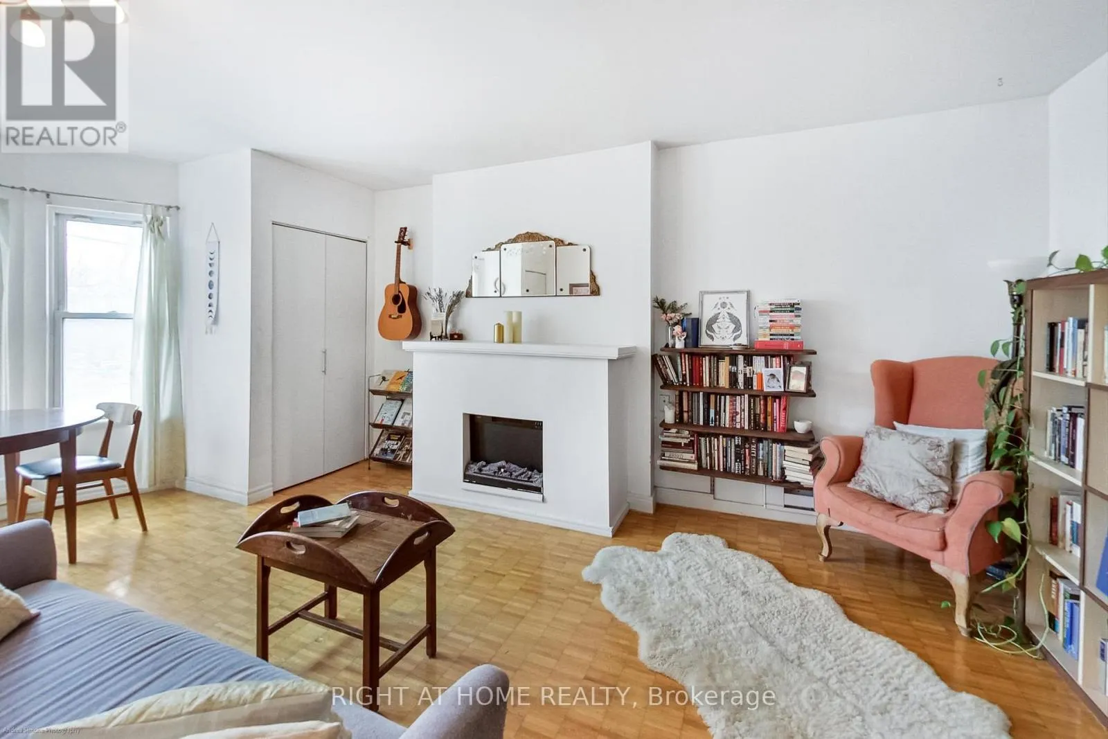 942 QUEEN STREET W