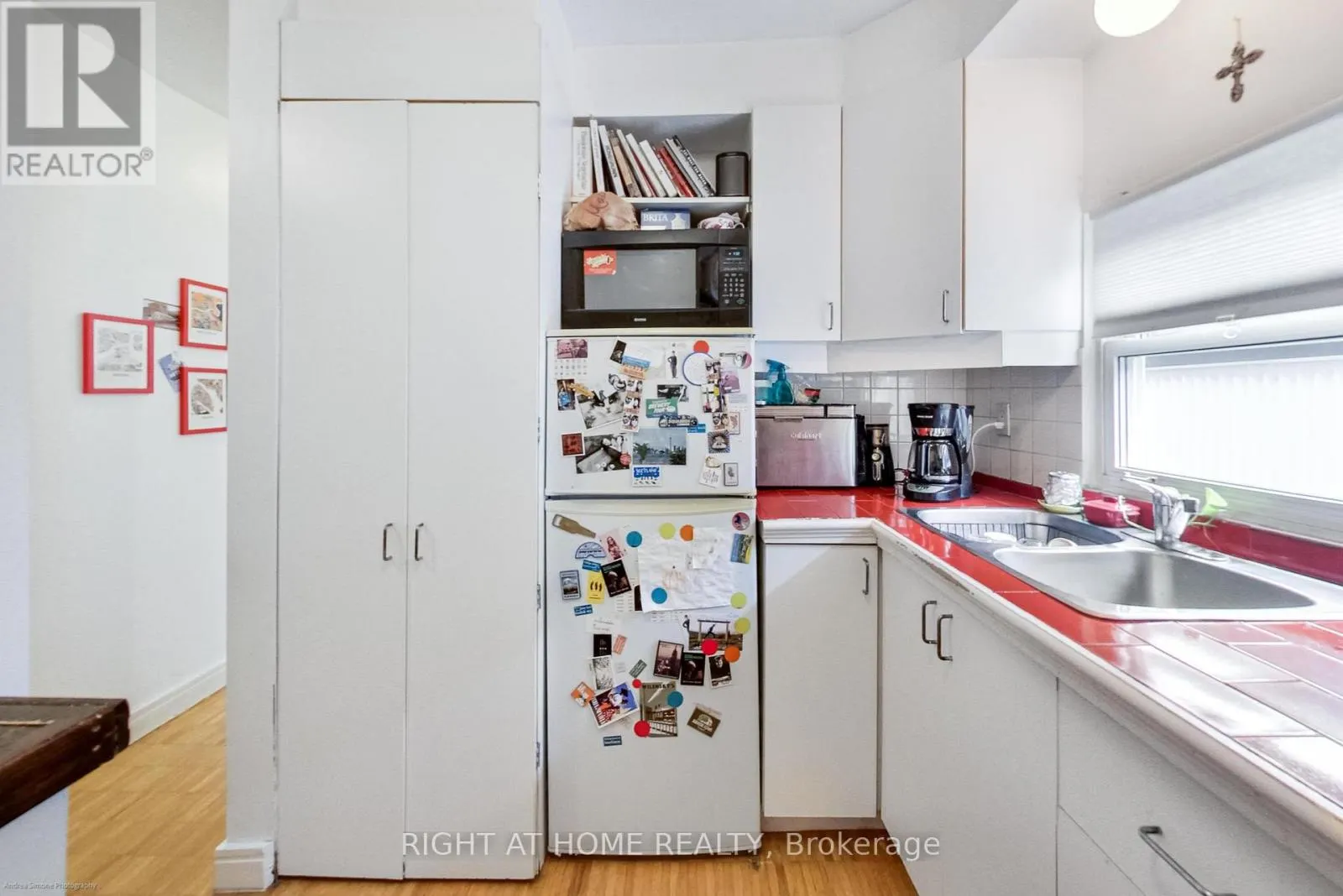 942 QUEEN STREET W