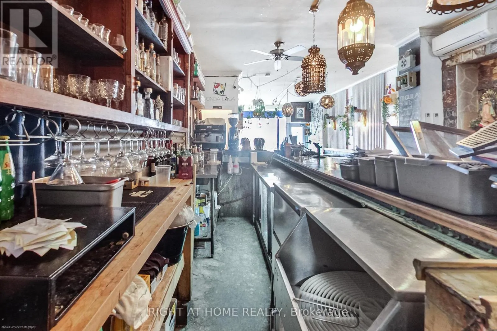 942 QUEEN STREET W
