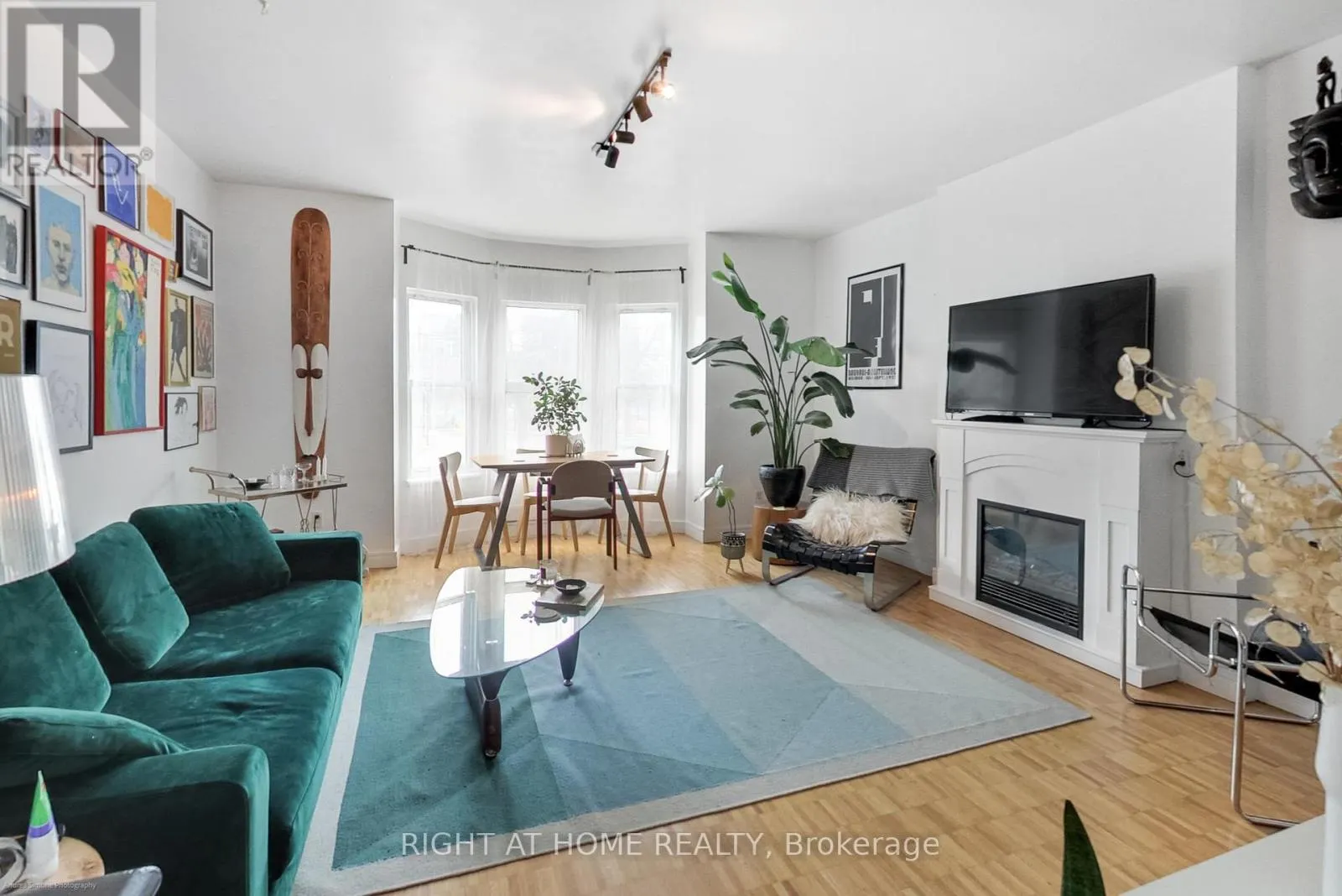 942 QUEEN STREET W