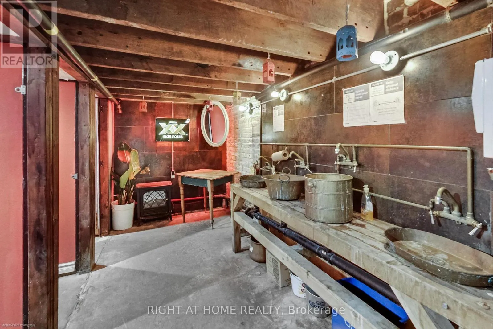 942 QUEEN STREET W