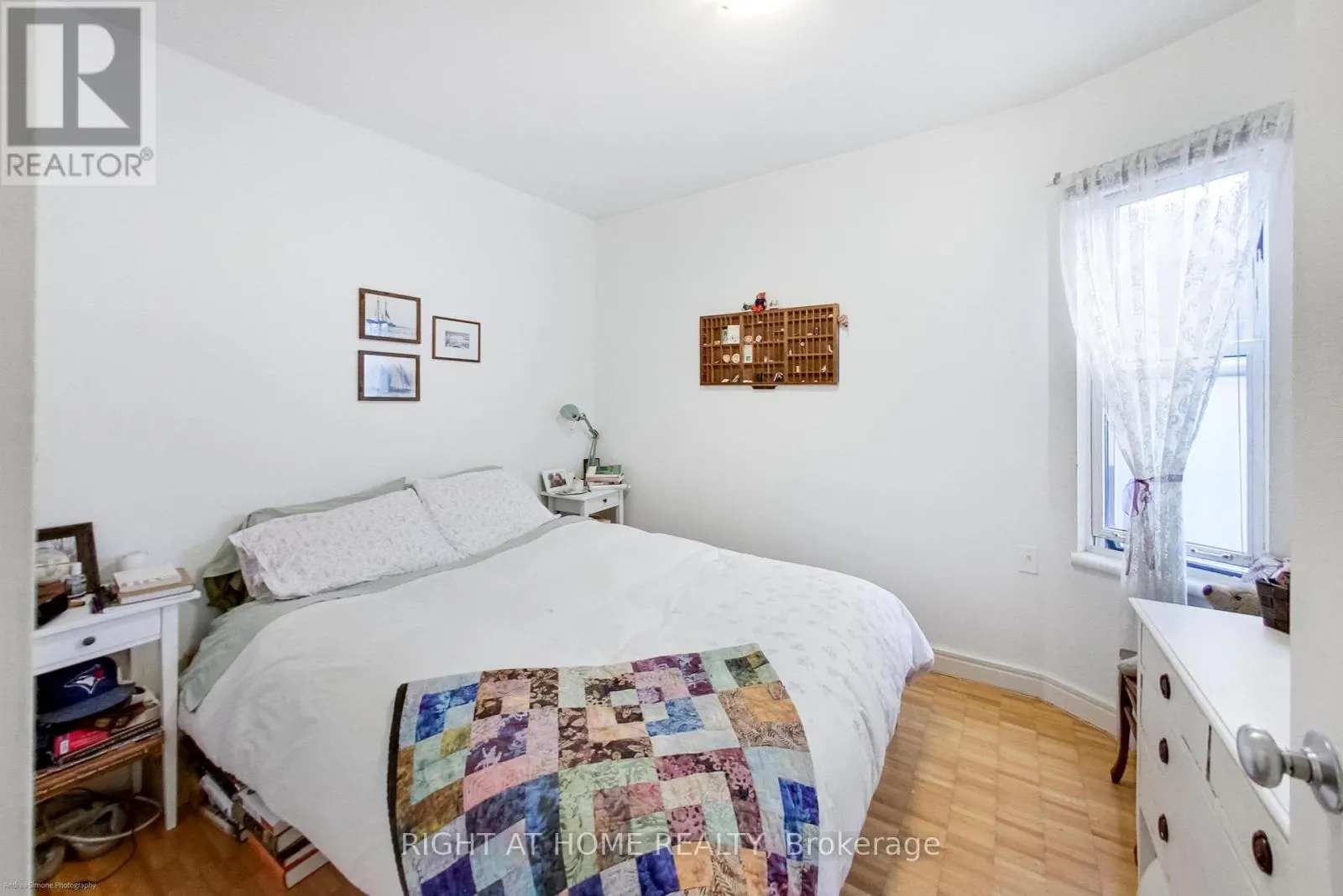 942 QUEEN STREET W