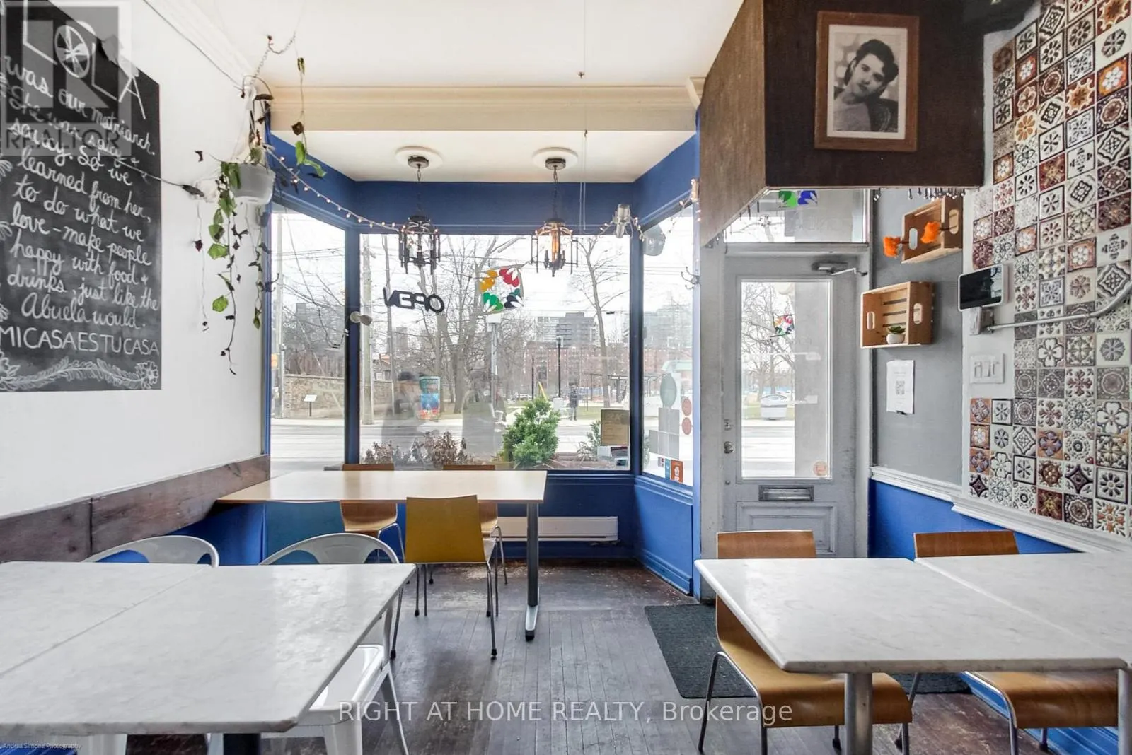 942 QUEEN STREET W