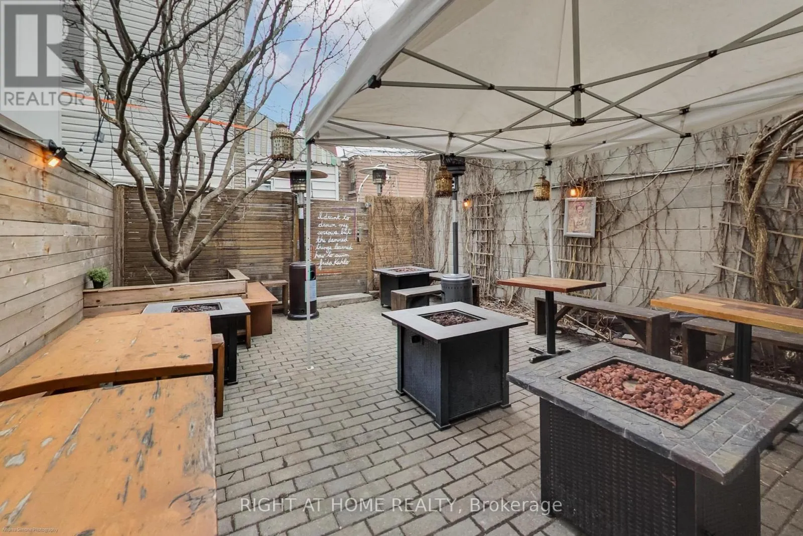 942 QUEEN STREET W