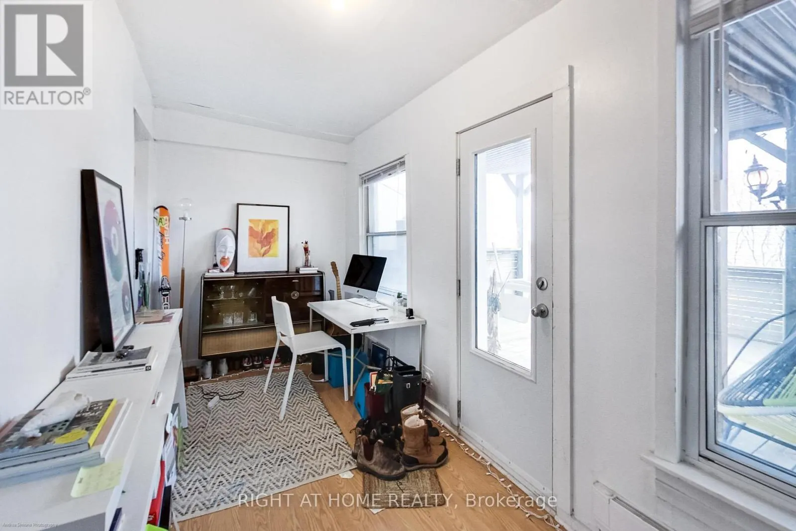 942 QUEEN STREET W