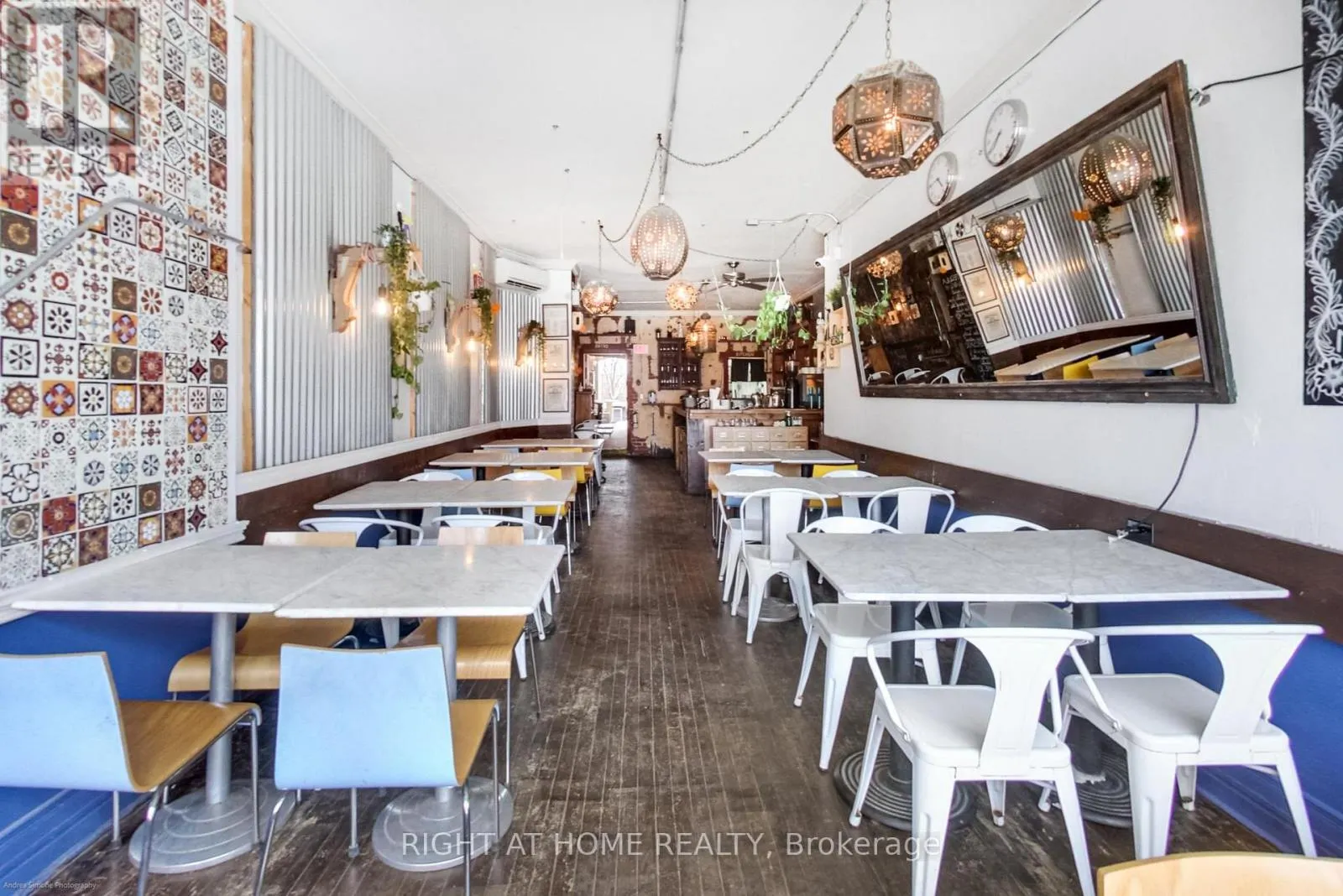 942 QUEEN STREET W