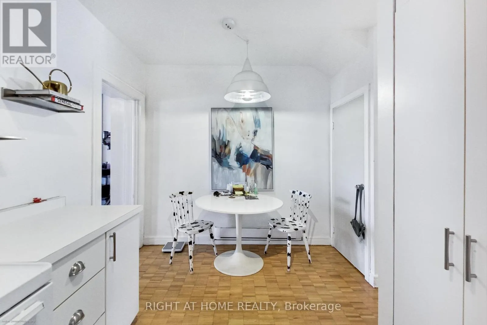 942 QUEEN STREET W