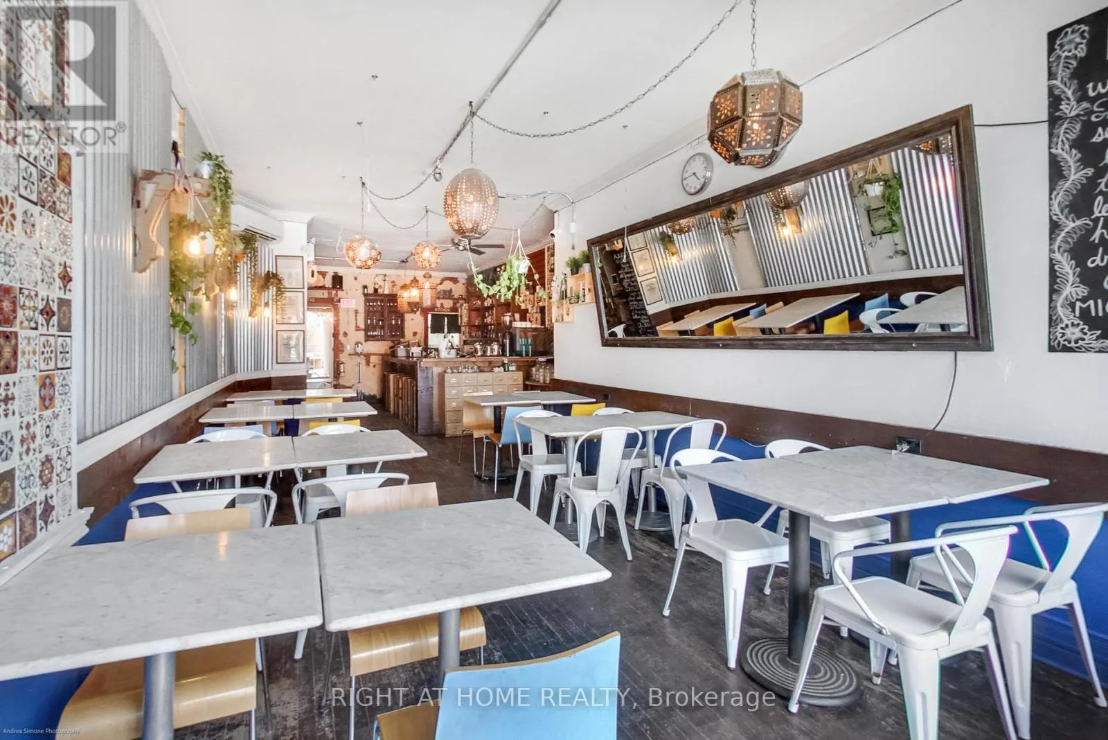942 QUEEN STREET W
