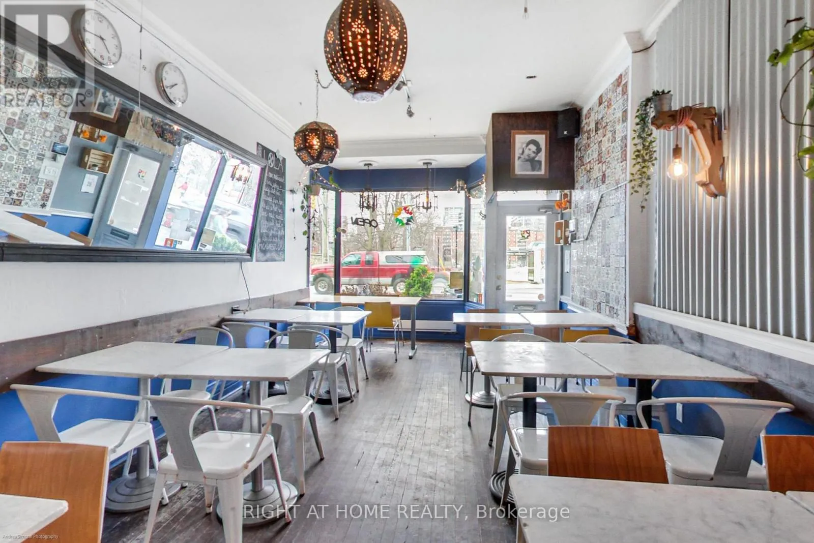 942 QUEEN STREET W