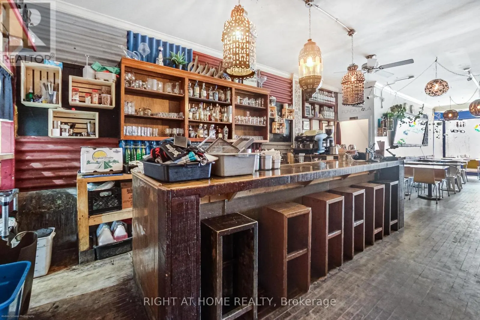 942 QUEEN STREET W