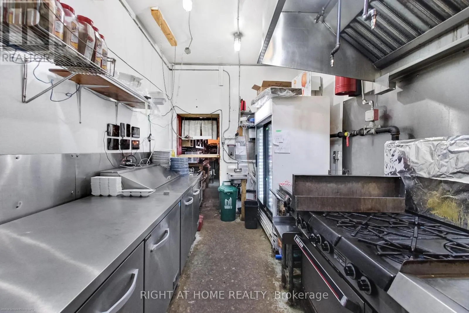 942 QUEEN STREET W