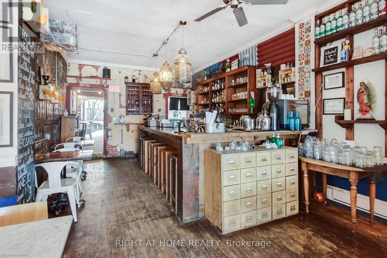 942 QUEEN STREET W