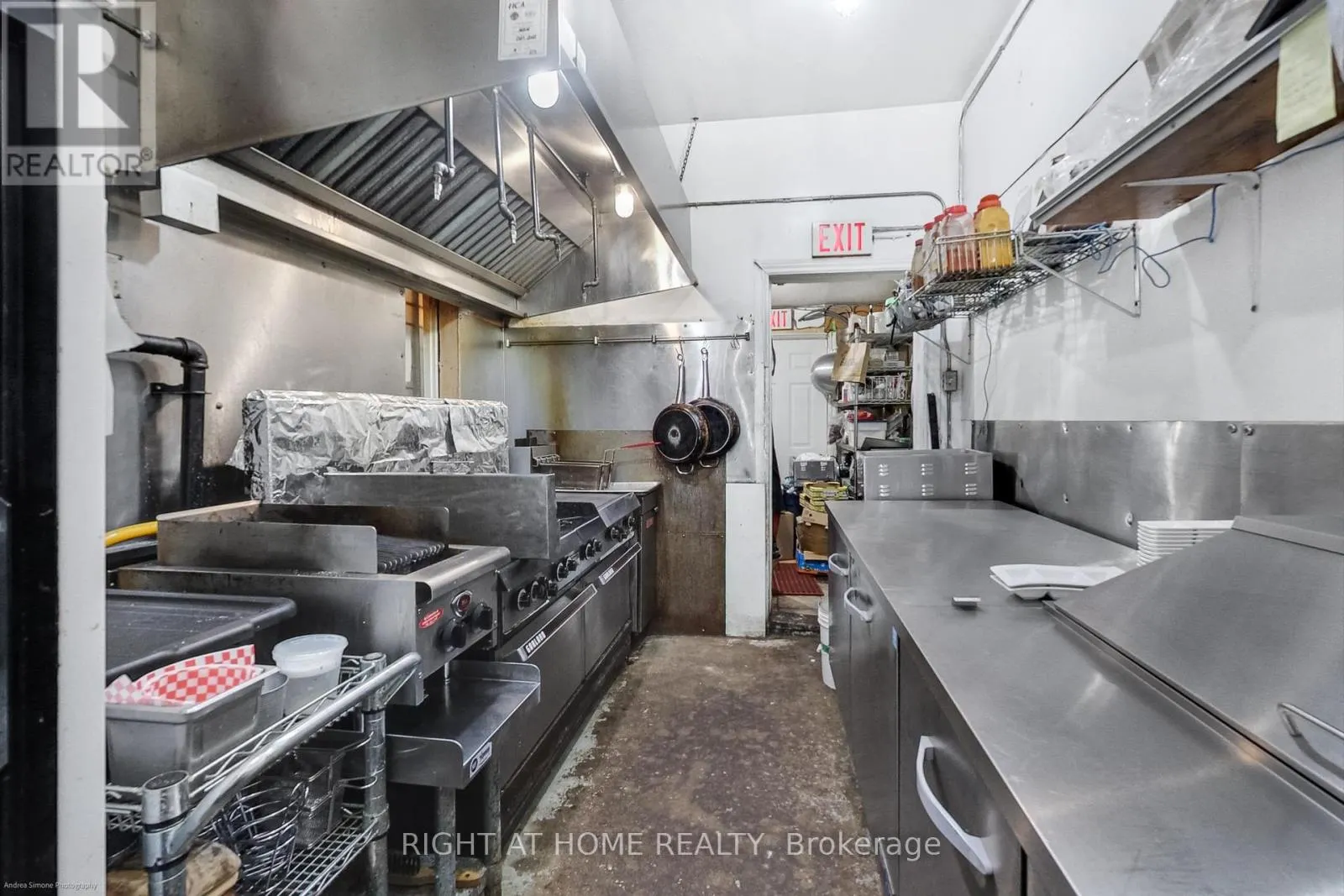 942 QUEEN STREET W