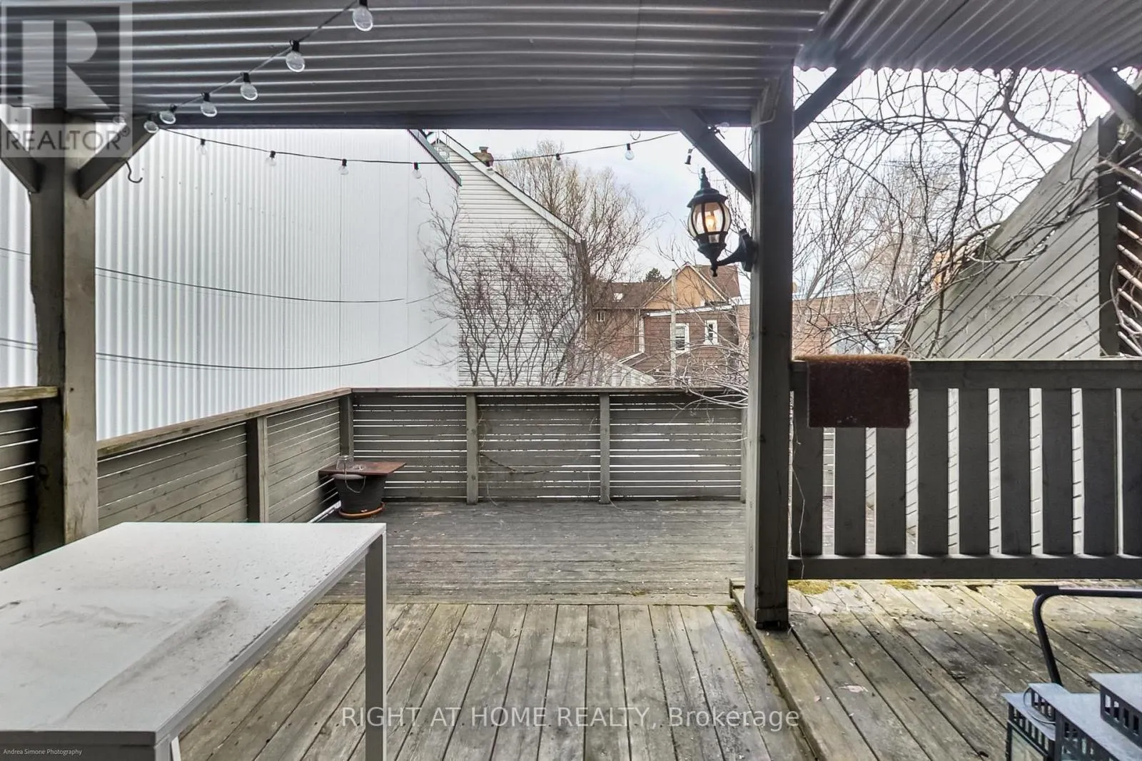 942 QUEEN STREET W