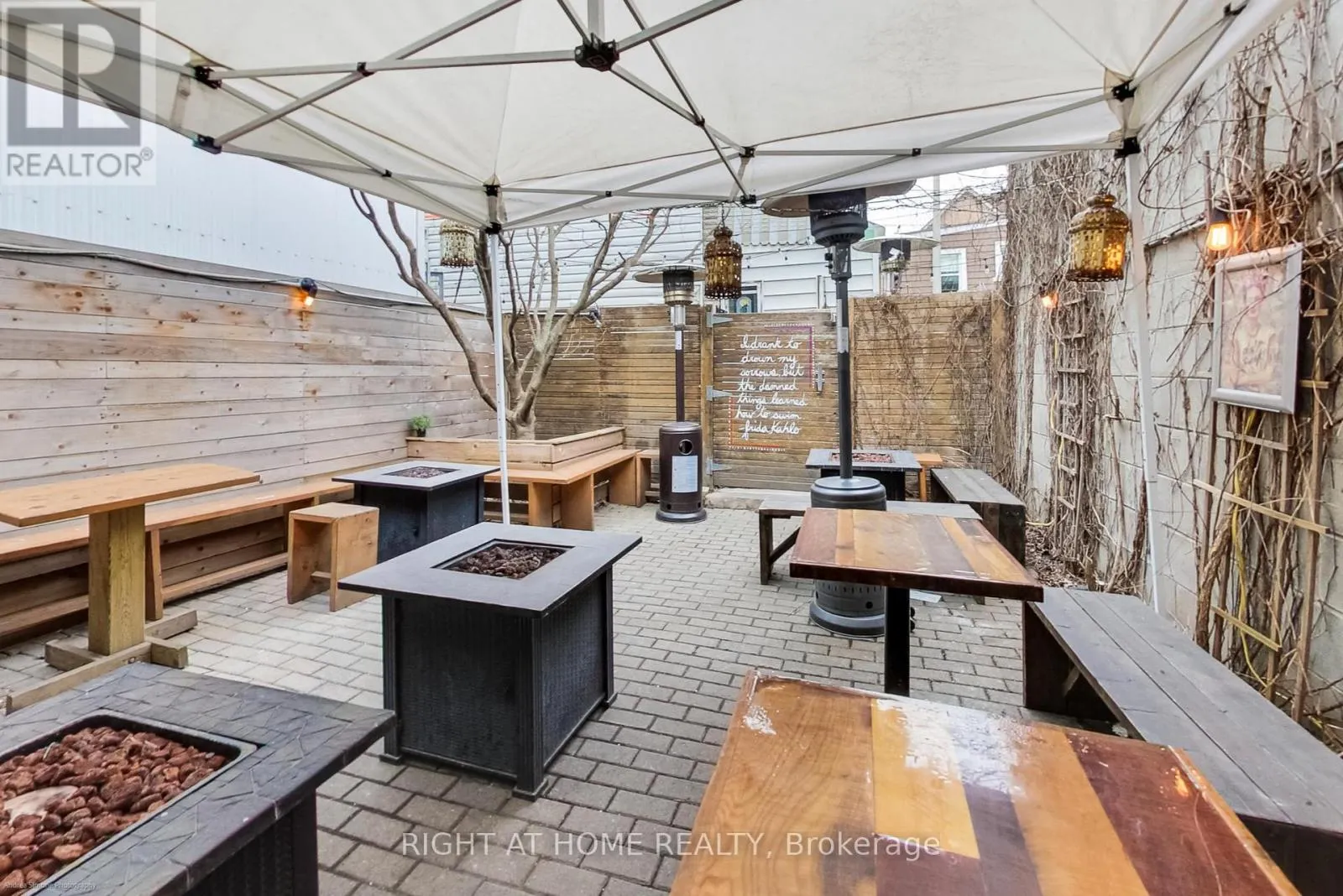 942 QUEEN STREET W
