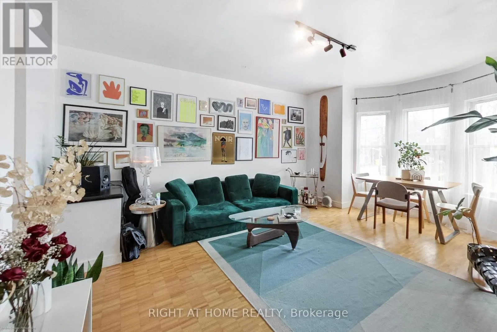 942 QUEEN STREET W